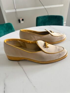 Vintage Stuart Weitzman Beige Gold Loafers Bow Flats Women’s Approx US  8 - 8.5